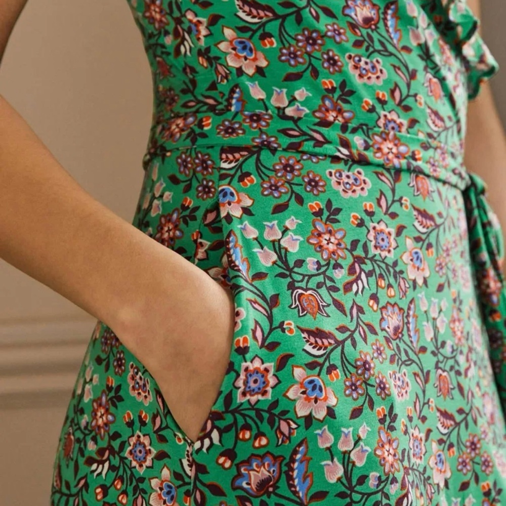 BODEN SASKIA WRAP JERSEY DRESS IN GREEN FLORAL - Picture 3 of 5